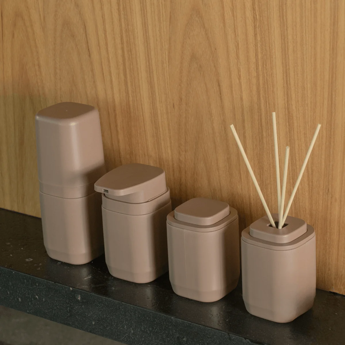 Kit de Acessórios de Bancada com Porta Sabonete Líquido Ou 4 Unidades Linha Aura
