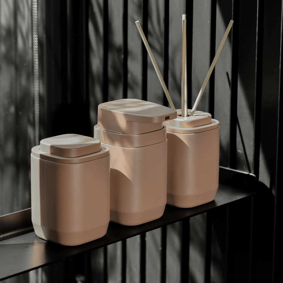 Kit de Acessórios de Bancada com Porta Sabonete Líquido Ou 4 Unidades Linha Aura