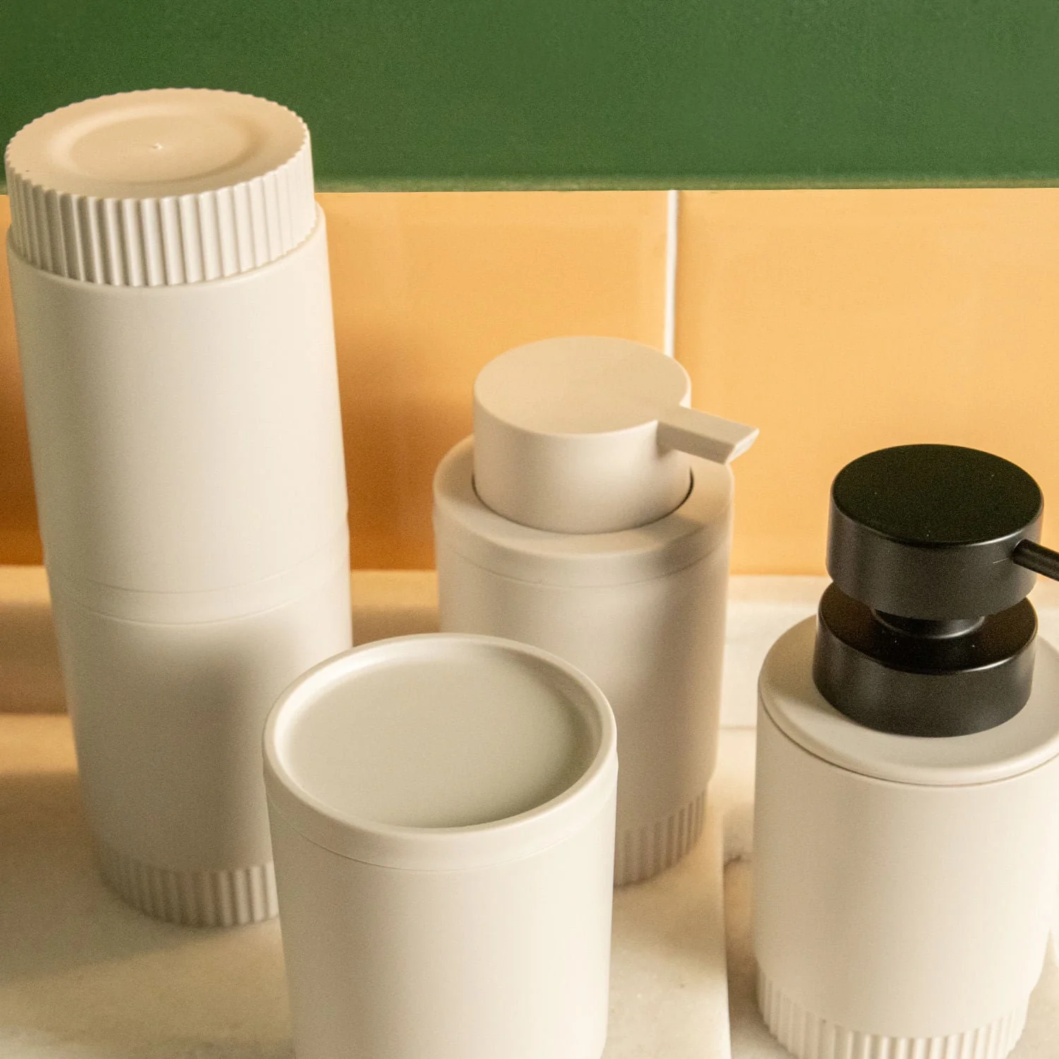 Porta Sabonete Líquido Monocromático Ou 300ml Linha Dórica